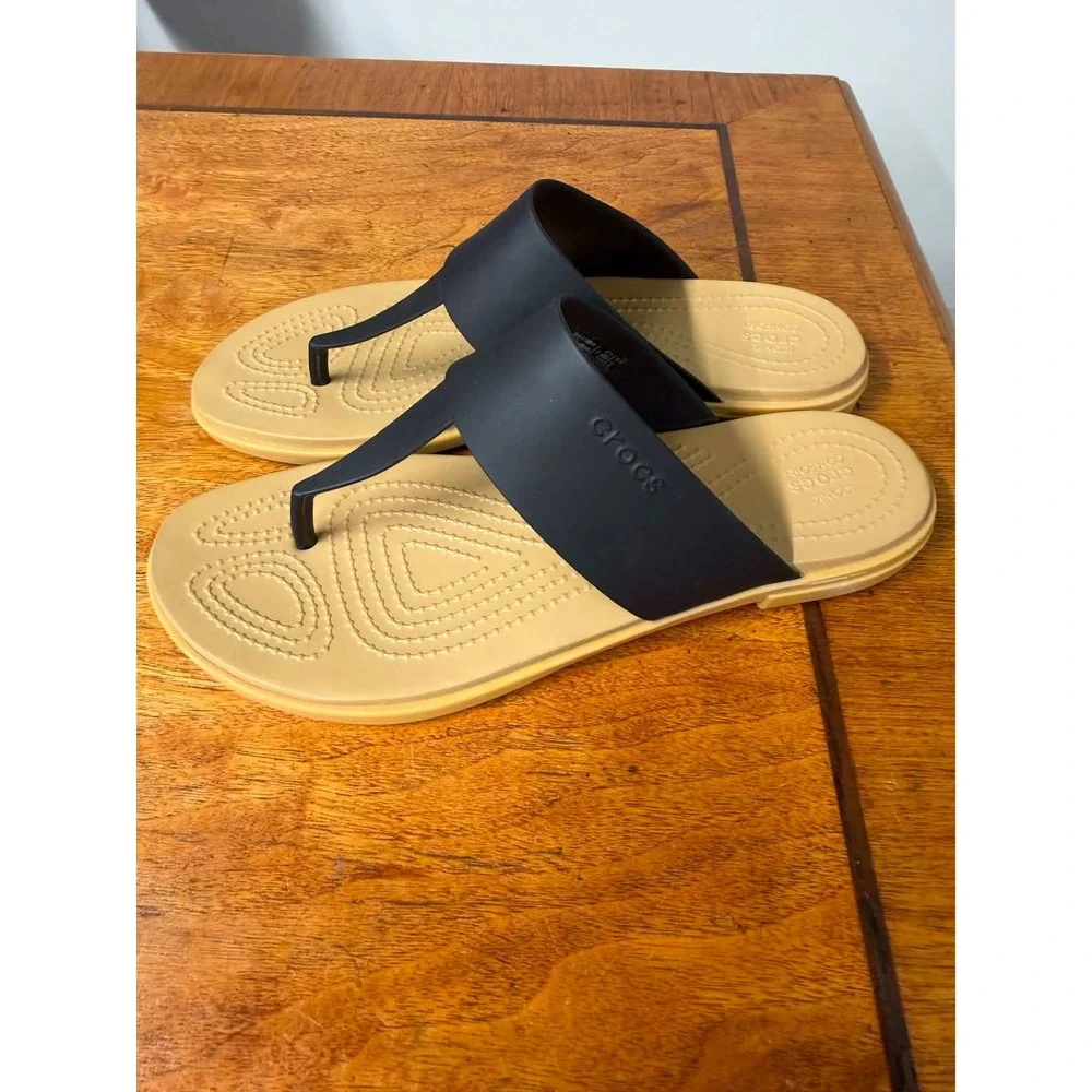 Crocs Women 9 Black Serena Flip Flop Sandal T-Strap Iconic Comfort 205468-060